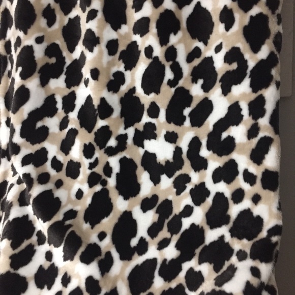 Betsey Johnson leopard print throw, NWT - Picture 7 of 9